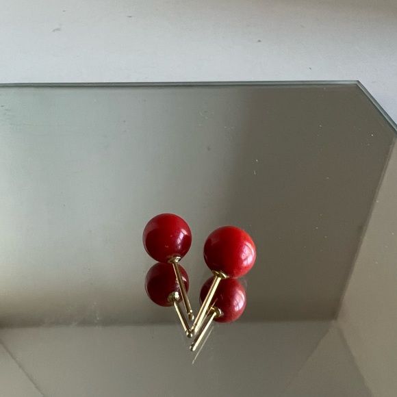 Vintage sea coral vibrant colored 14 karat yellow gold pearl earrings - Picture 4 of 14